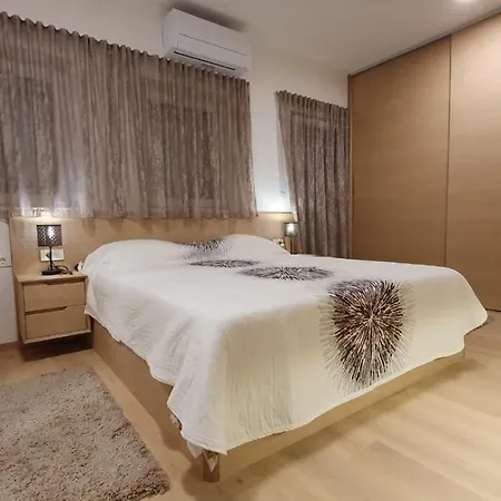 Elodie Apartment Split